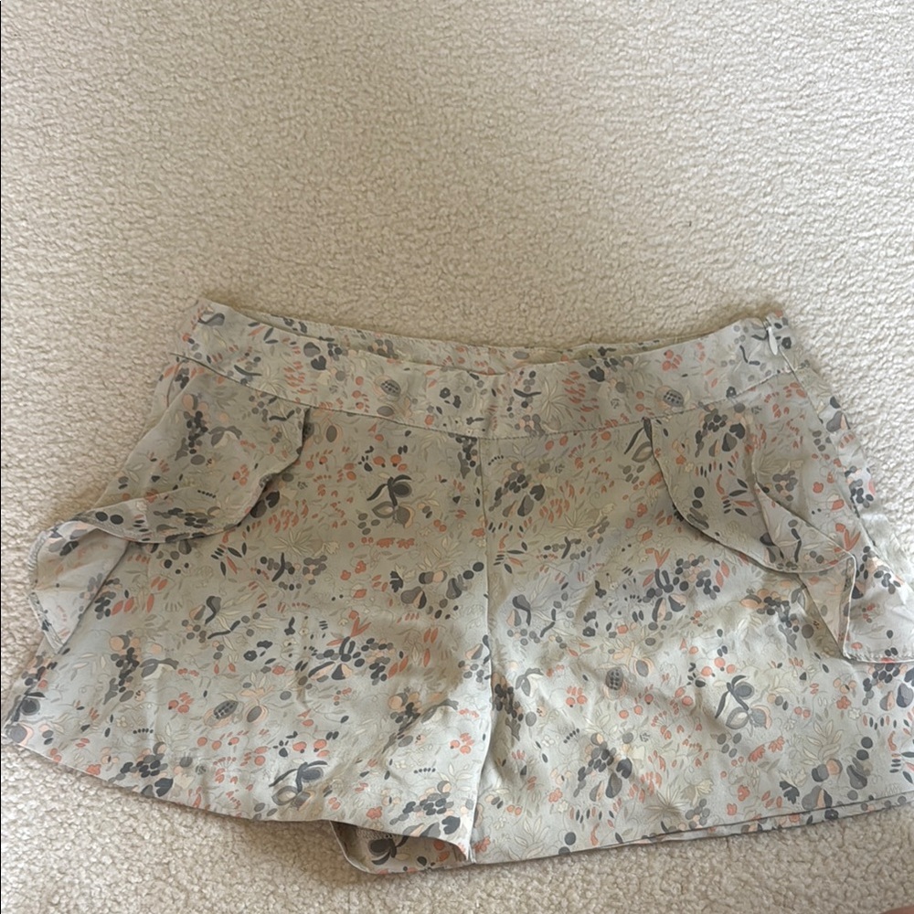 Club Monaco Cream and Gray Cargo Shorts